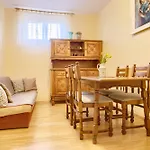 بيت للعطل Olea House Lukoran