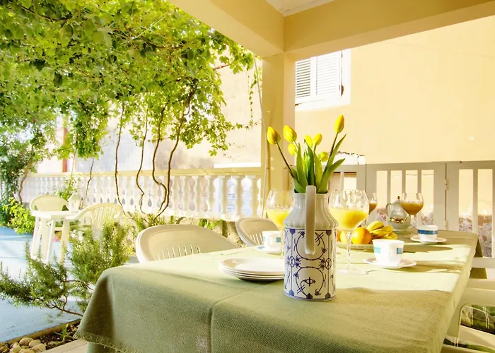 Olea House בית נופש Lukoran